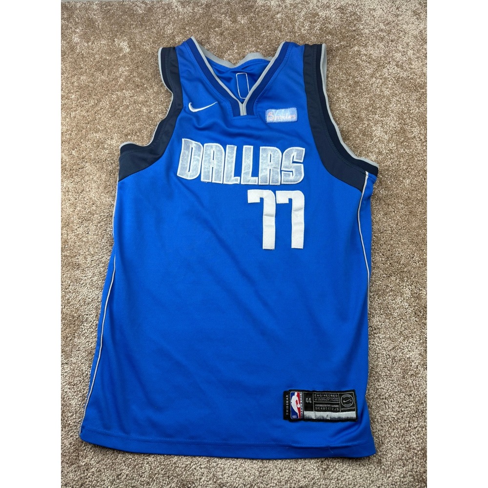 Nike Dallas Mavericks Luka Doncic 77 Swingman Jersey Blue Mens 44 Medium